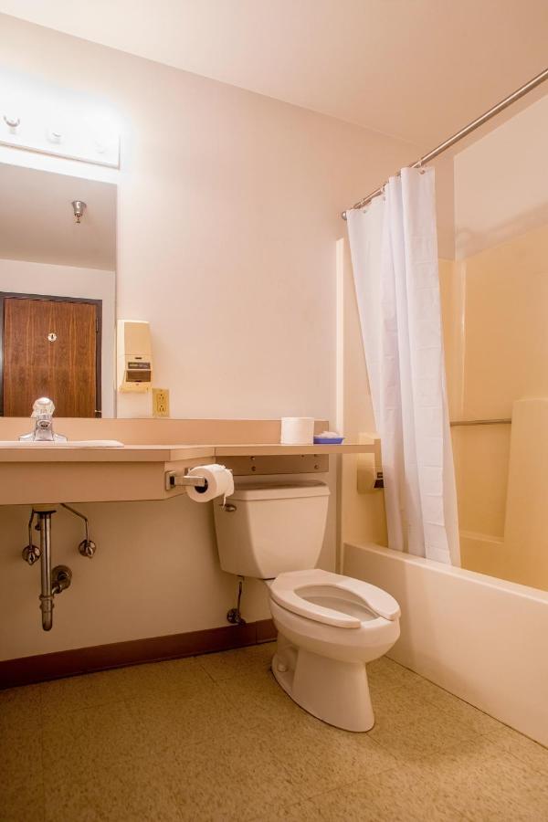 Lafayette Inn Moundsville Екстер'єр фото