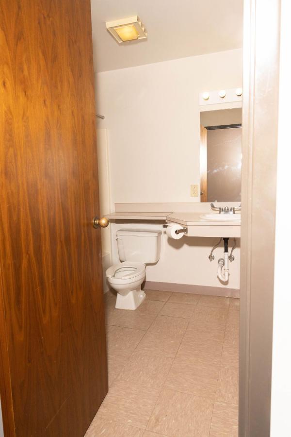 Lafayette Inn Moundsville Екстер'єр фото